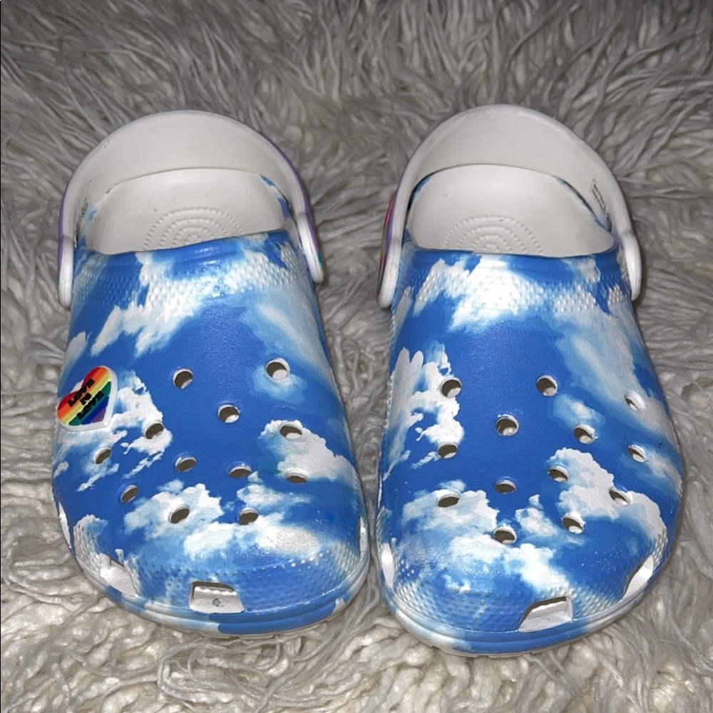 Youth crocs 💙